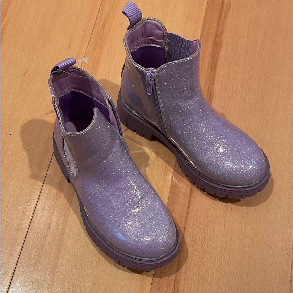 Girls like new rain boots